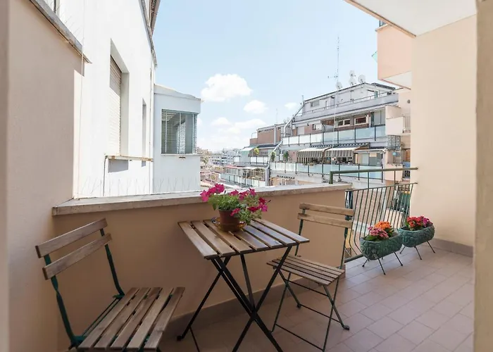 Guesthost - San Giovanni With Balcony Appartement