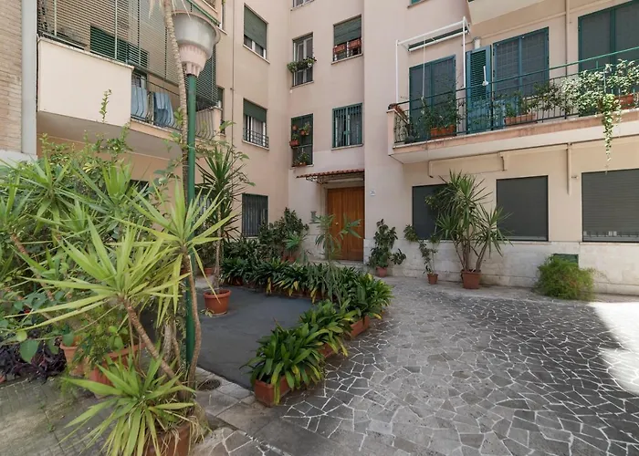 Guesthost - San Giovanni With Balcony Appartement Rome