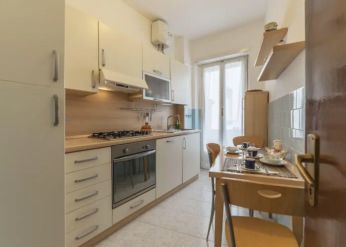 Guesthost - San Giovanni With Balcony Appartement Rome