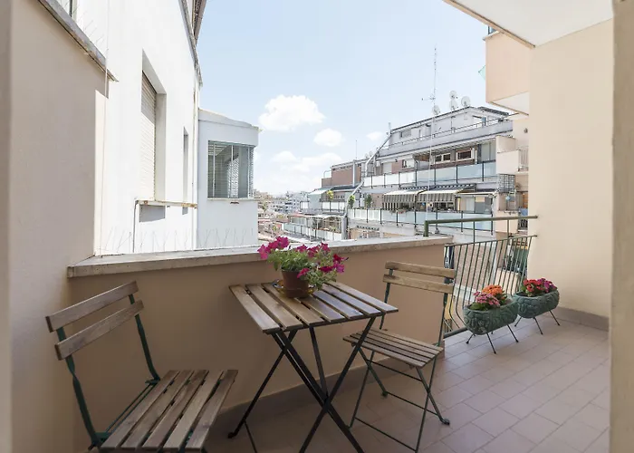 Guesthost - San Giovanni With Balcony Appartement Rome